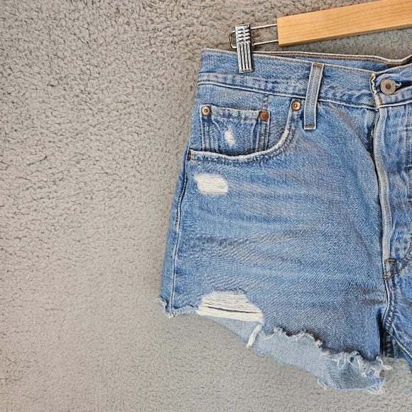 Levi's Womens 501 Blue Denim Distressed Jean Shorts Sz 29 Cut Off - Picture 2 of 10
